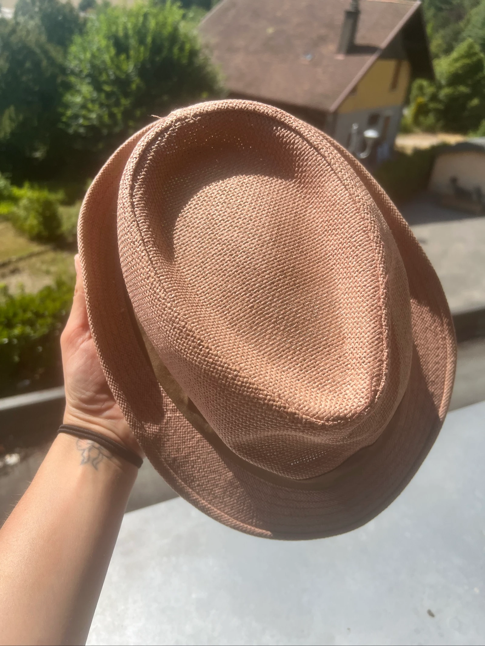 Sombrero fedora rosa con cinta marrón estilo panamá – photo 8